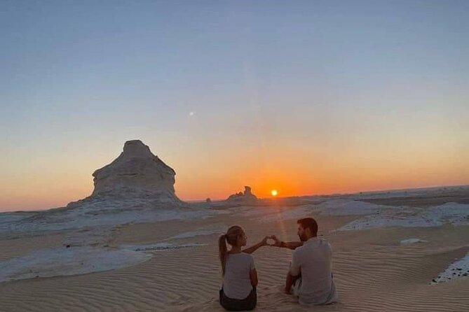 2 Days and 1 Night White Desert Camping Tour - Old White Desert and the mushroom rocks