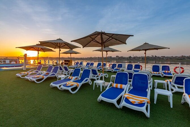 2 Nights Nile cruise from Aswan to Luxor&Abu Simbel And Balloon - Day two: Edfu, horse-drawn transport, and a full day afloat