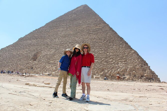 3 Days private guided Cairo travel package - Day 2: Giza’s Pyramids From Khufu to Menkaure