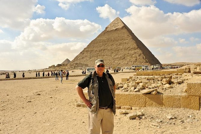 4-Hours Private Guided Tour to Giza Pyramids, Sphinx and The Valley Temple - Starting at the Pyramid of Cheops