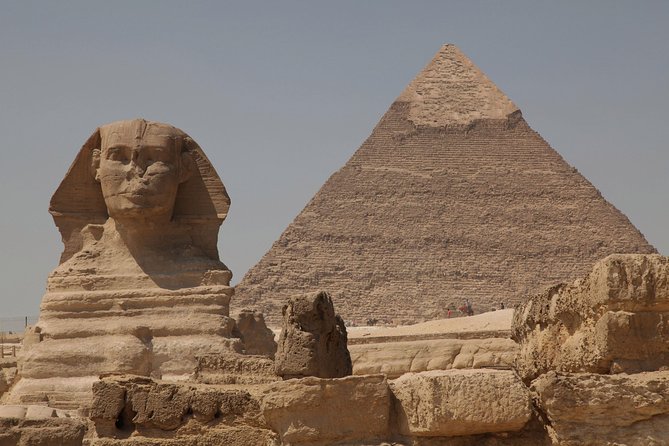 4 Hours private tour to Giza pyramids Sphinx - Guides, drivers, and the human side of the visit