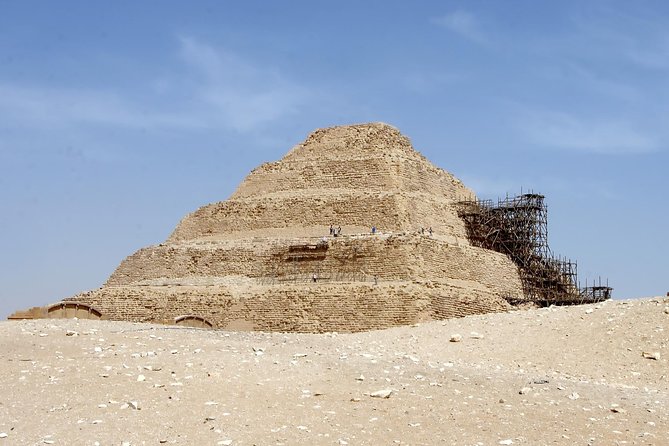 6 Hours visit to Giza pyramids sphinx and Sakkara - Giza: the classic pyramid visit in three hours