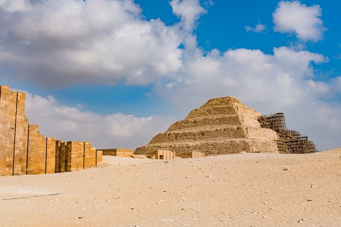 7 Hour Giza Pyramids, Memphis and Sakkara Private Tour - Lunch, water, and the private vehicle