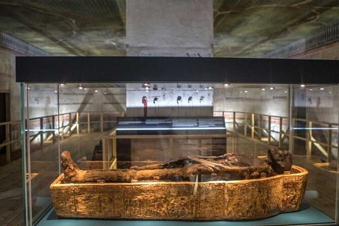 7-Hours Guided Tour to Giza Pyramids and Mummies Museum + Lunch - The Royal Mummies at NMEC