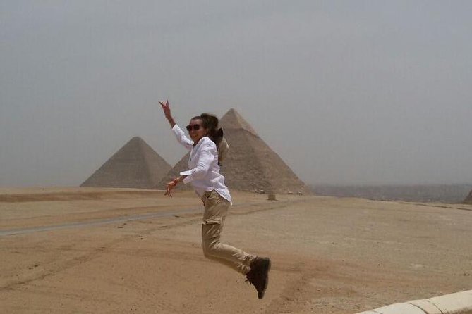 8-Hour Private Tour to the Pyramids of Giza and Saqqara from Cairo - The morning at Giza: three pyramids and the Sphinx