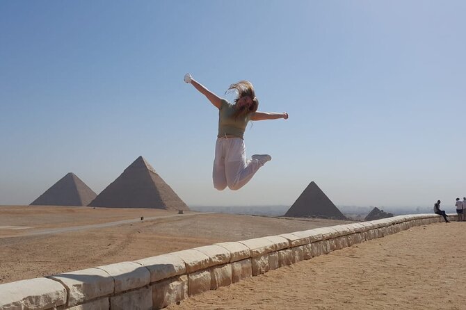 8 Hours Guided tour to Giza Pyramids , Sphinx, Saqqara & Dahshur - The guide and driver can make or break the day