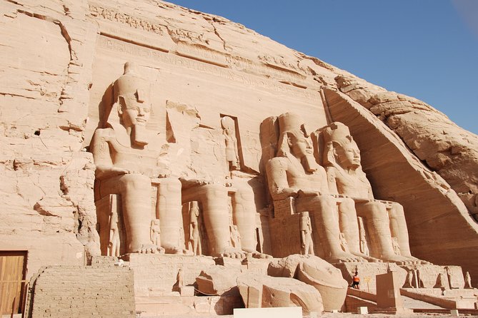 Abu Simbel Excursion 1 Day Trip from Aswan (Sharing Bus & Egyptologist Guide) - Arriving at the Abu Simbel Temple Complex