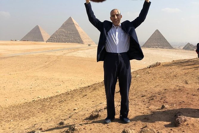 All Inclusive - Giza Pyramids , Sphinx, Cairo Museum and Lunch - One focused hour at the Egyptian Museum