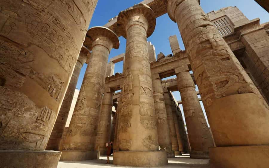 Aswan: 3-Day Nile River Cruise to Luxor with Guided Tours - Day two: Edfu’s Temple of Horus and the Esna lock