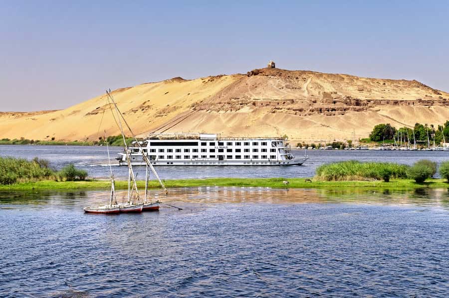 Aswan: 3 Days Nile River Cruise & Hot Air Balloon Ride - Sunset at Kom Ombo and a temple for two gods