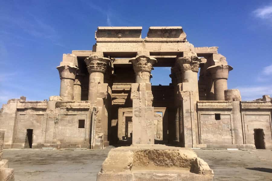 Aswan: 3 Days Nile River Cruise & Hot Air Balloon Ride - Day two: Edfu and the Temple of Horus