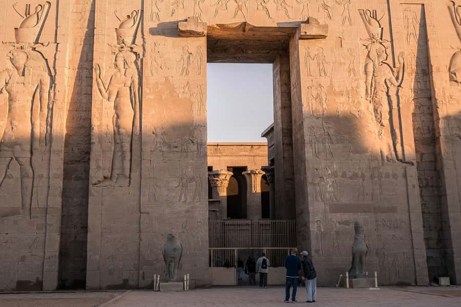 Aswan: 3 Days Nile River Cruise & Hot Air Balloon Ride - Day one: Leaving Aswan and settling into the boat