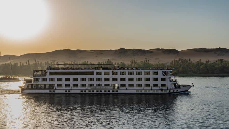 Aswan: 4-Day Egypt Private Tour with Nile Cruise, Balloon - Abu Simbel requires an early alarm and a long road