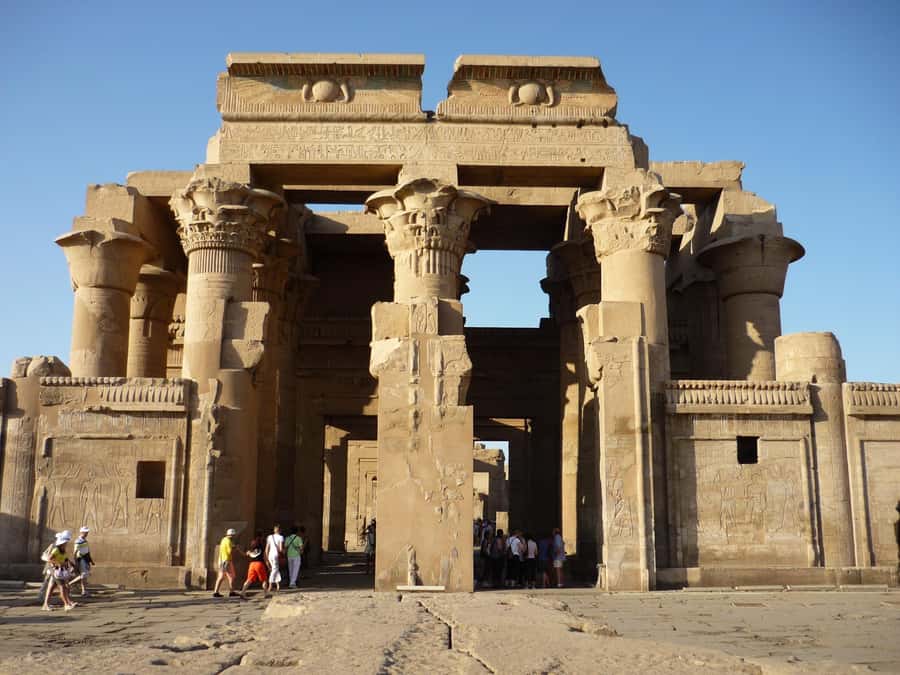 Aswan: Edfu and Kom Ombo Day Tour with Luxor Transfer - Who should choose this trip?
