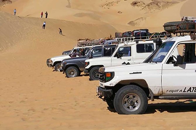 Bedouin BBQ in the Egyptian Desert by 4x4 - The 30-minute walk to the Bedouin camp
