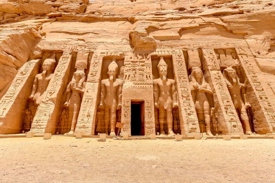 Best Private Day Trip To Abu Simbel From Aswan - Lunch at a Local Restaurant