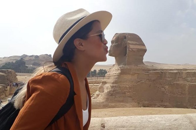 Best tour to Giza Pyramids, Egyptian Museum, Bazaar and Felucca - Who should book this experience?