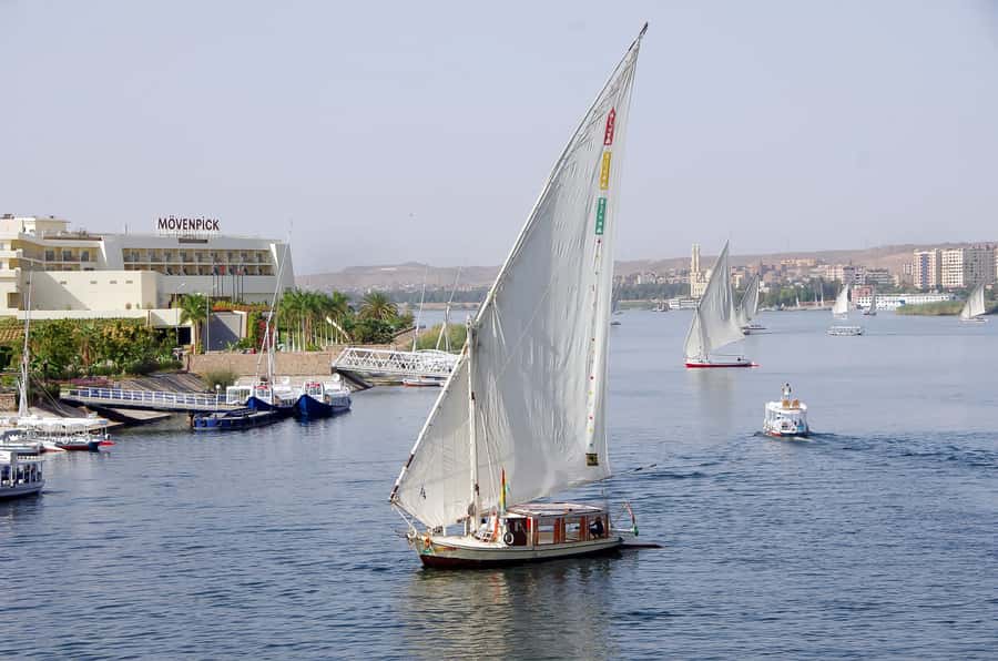 Cairo: 1 or 2-Hour Felucca Ride on the Nile with Transfers - Boarding the traditional felucca