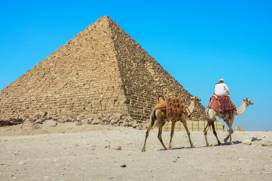 Cairo: 2-Day Pyramid, Museum, Bazaar Private Tour - A quiet hour on the Nile in a felucca