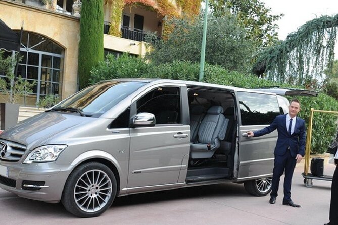 Cairo and Giza Airport Pick Up or Transfer - Comfort, water, and vehicle condition