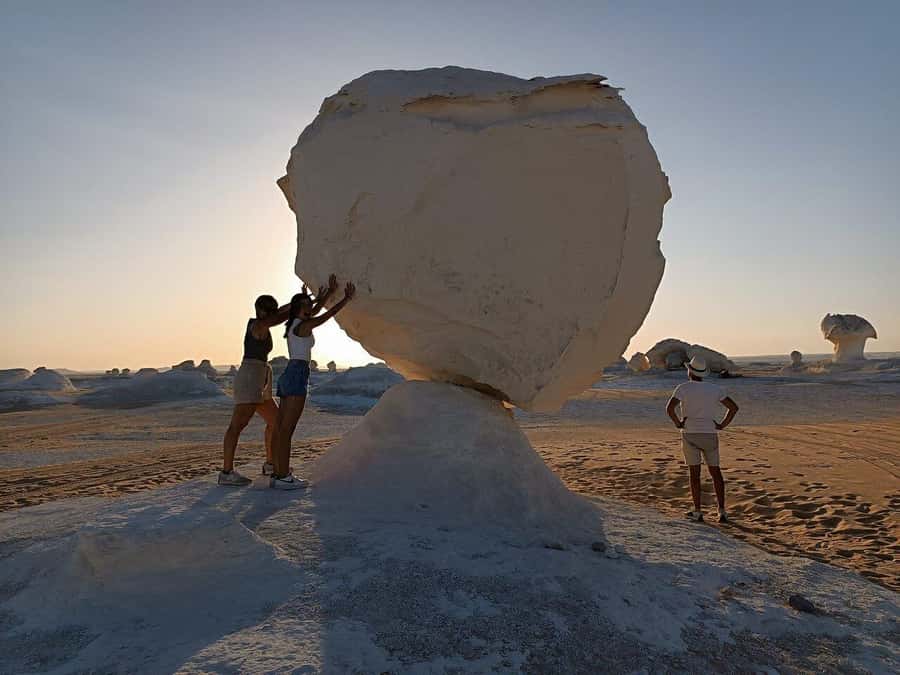Cairo: Bahariya Oasis & White Desert A Private Day Adventure - Bahariya Oasis and El Hez Village