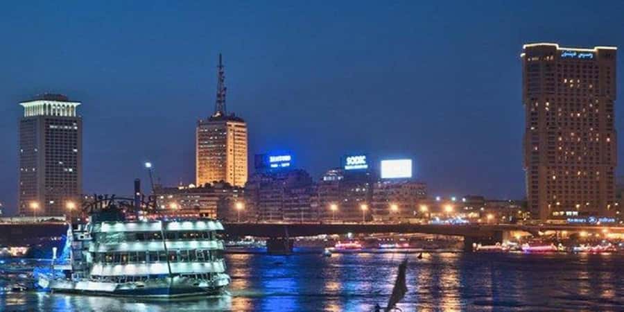 Cairo: Buffet Dinner Cruise with Folkloric Show - Boarding the boat and finding your seat