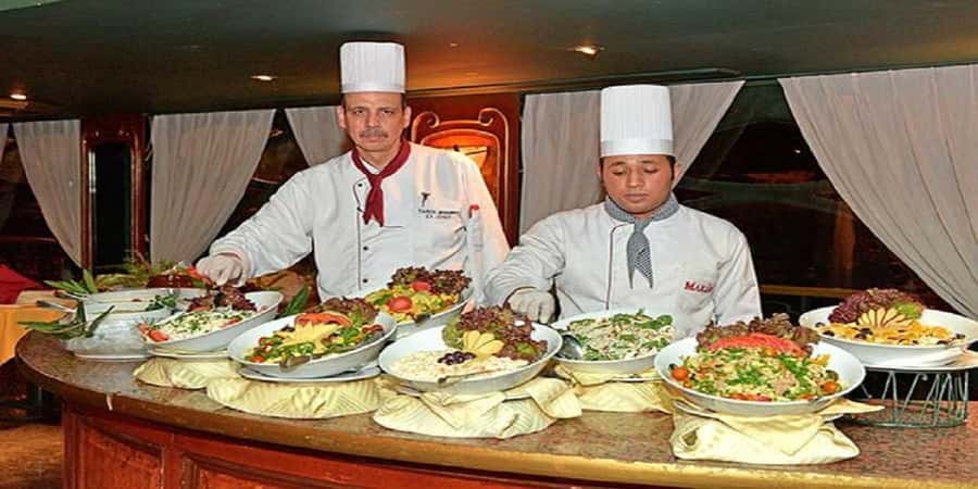 Cairo: Buffet Dinner Cruise with Folkloric Show - How the evening usually flows