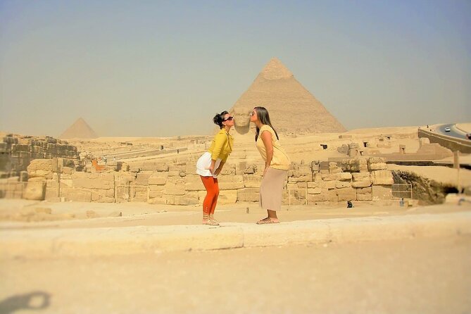 Cairo Day Tours To Giza Pyramids And Sphinx - Giza Plateau: seeing all three pyramids