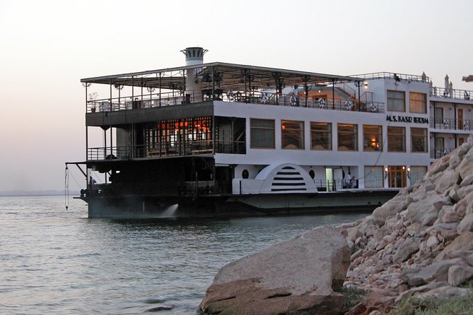 Cairo dinner Cruise with Belly dancer show - Languages, guides, and communication