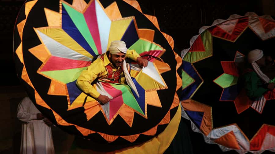 Cairo: Egyptian Heritage Tanoura Dancing Troupe Show - What happens during the Tanoura show