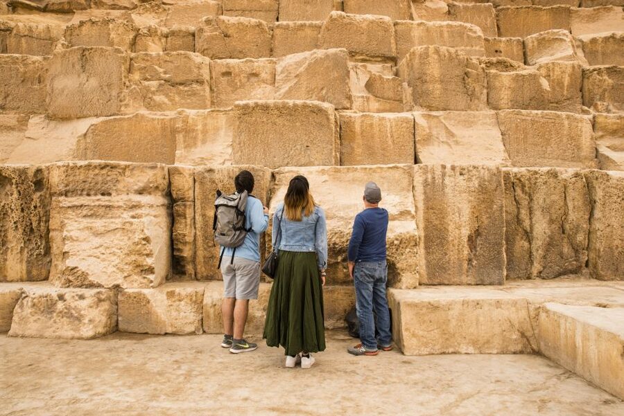 Cairo: Egyptian Museum, Pyramids & Bazaar Tour - Guides, drivers, and the human side of the day