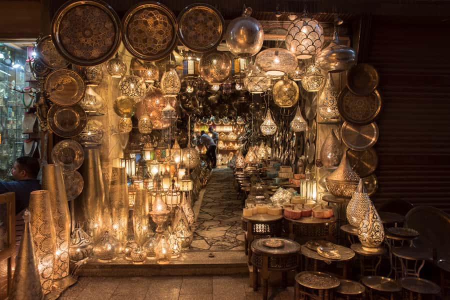 Cairo: Egyptian Museum, Pyramids & Bazaar Tour - The camel or carriage portion at Giza