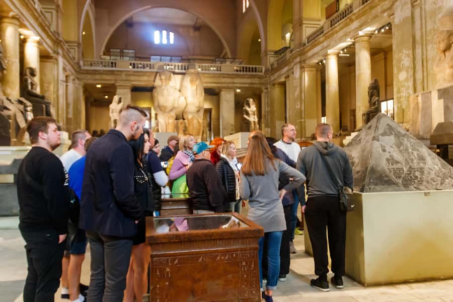 Cairo: Egyptian Museum, Pyramids & Bazaar Tour - Making sense of the Egyptian Museum