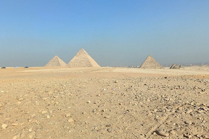 Cairo excursion from Hurghada Small Group - Lunch in Giza, with a view of the pyramids