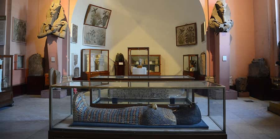 Cairo/Giza: Guided Pyramids, Sphinx and Egyptian Museum Tour - Shopping stops and avoiding wasted time