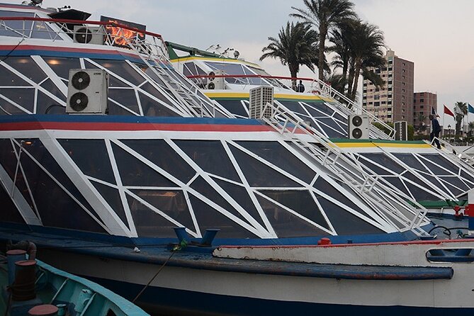 Cairo/Giza: Nile Sunset, Dinner Cruise, Show & Private Transfer - Why a Nile dinner cruise works in Cairo
