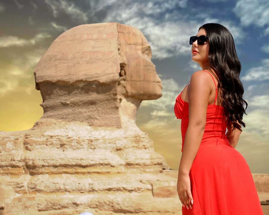 Cairo: Giza Pyramids, Memphis, and Sakkara Day Trip - Meeting the Sphinx face to face
