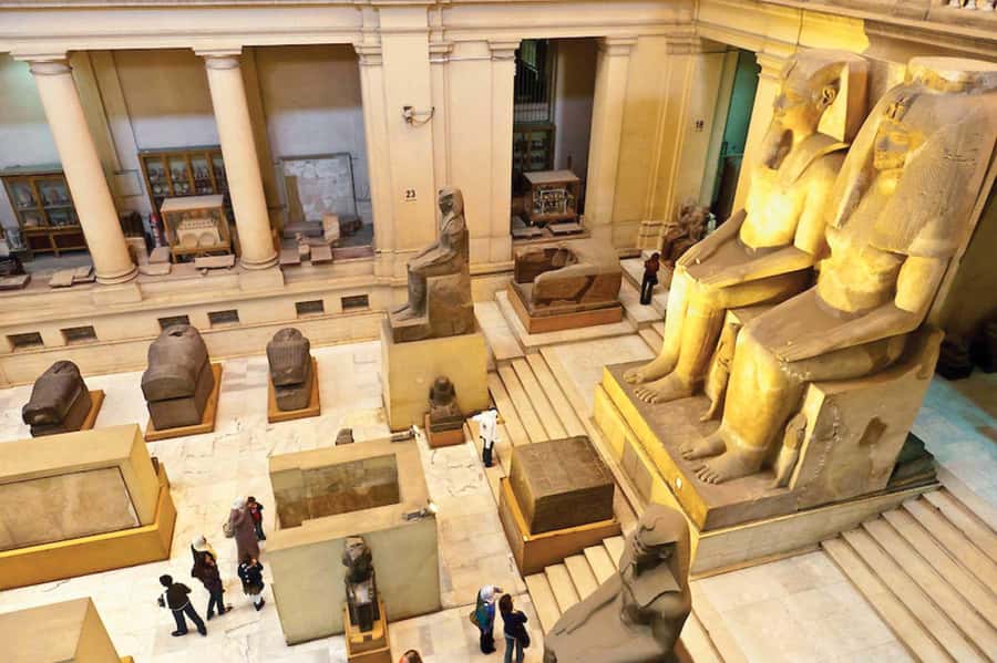 Cairo: Giza Pyramids, Museum & Tahrir Square Private Tour. - Lunch at a local Egyptian restaurant