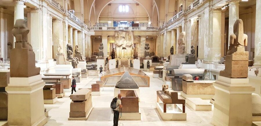 Cairo: Giza Pyramids, Museum & Tahrir Square Private Tour. - Tahrir Square and the modern city