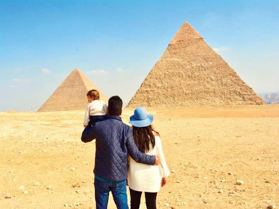 Cairo: Giza Pyramids, Sakkara & Dahshur All-Inclusive Tour - Guides, languages, and the personal side of the day