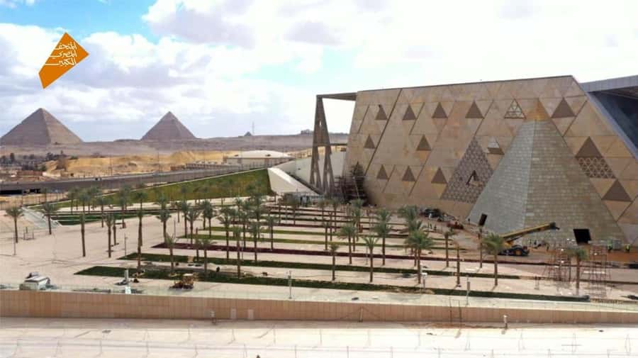 Cairo: Grand Egyptian Museum, Giza Pyramids and Sphinx Tour - Seeing the Great Pyramids from the Giza Plateau