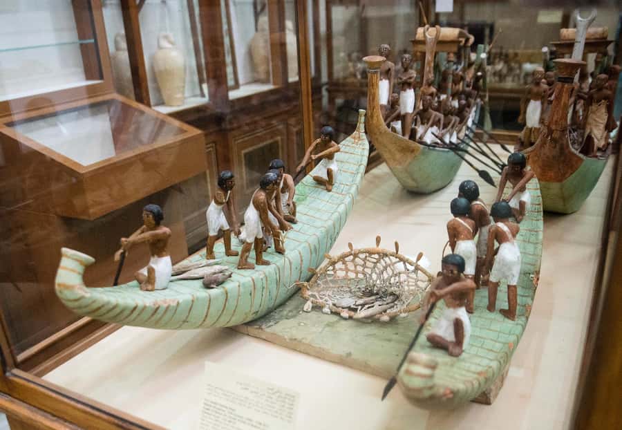 Cairo: Great Pyramids of Giza and Egyptian Museum Tour - What the guides add to the experience