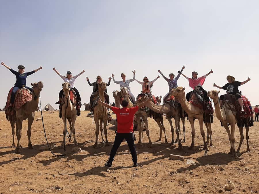 Cairo: Great Pyramids of Giza and Egyptian Museum Tour - Hotel pickup and the road to Giza
