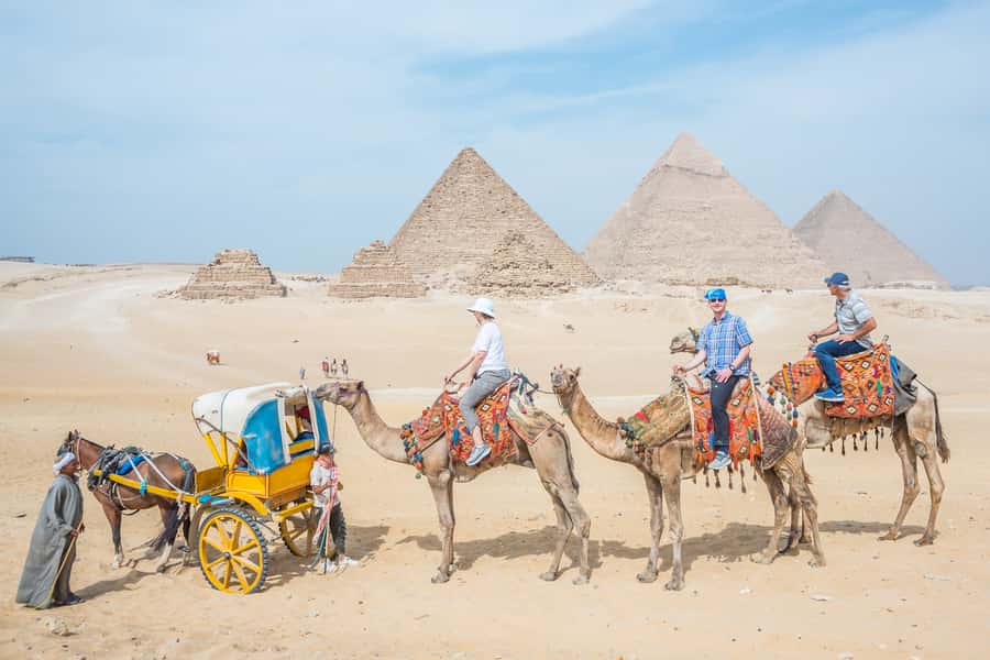 Cairo: Half Day Pyramids Tour by Camel or Horse Carriage - Guides, drivers, and the human side of the tour