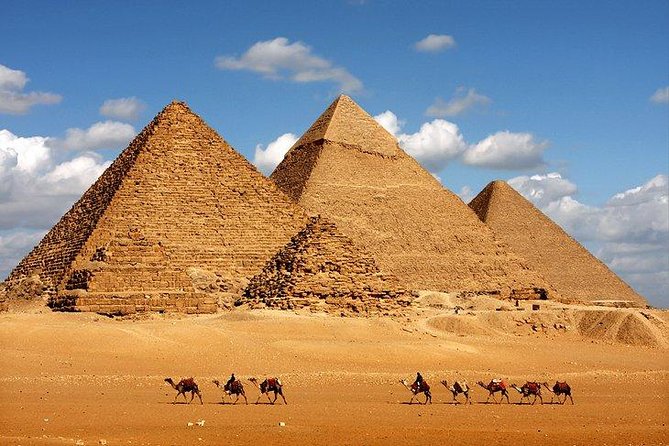 Cairo Layover Tour to Giza Pyramids Egyptian Museum and Khan Khalili Bazaar - Khafre, Menkaure, and the Great Sphinx