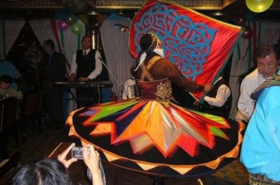 Cairo: Nile Dinner Cruise with Belly Dancer Show with Pickup - A simple Cairo evening with the hard work removed