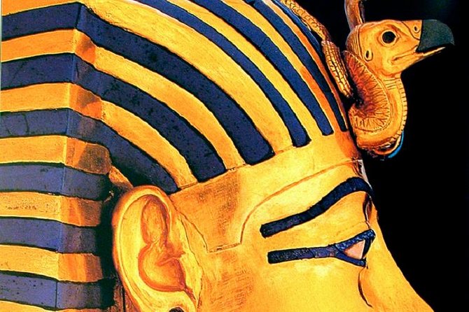 Cairo private day trip with private tour guide & car with driver - Three hours with Egypt’s great collections