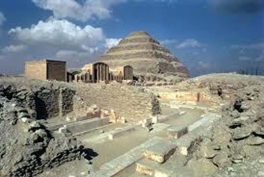 Cairo: Private Giza Pyramids, Sphinx, Saqqara & Memphis Tour - Who should book this tour?