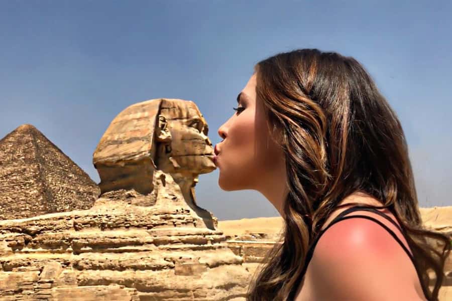 Cairo: Private Pyramids, Museum & Bazaar Tour with Lunch - Meeting the Great Sphinx and Valley Temple