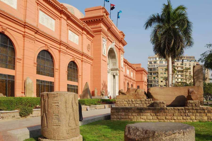 Cairo: Private Pyramids, Museum & Bazaar Tour with Lunch - The guides and drivers matter most